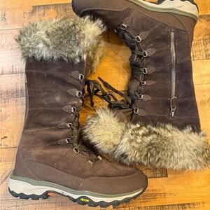 Eddie Bauer Brown Lace-Up Boots with Fur Trim
